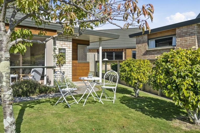 Photo of property in Redwood Village, 26/42 Main Road, Tawa, Wellington, 5028