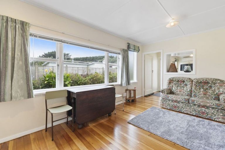 Photo of property in 15 The Avenue, Otaki Beach, Otaki, 5512