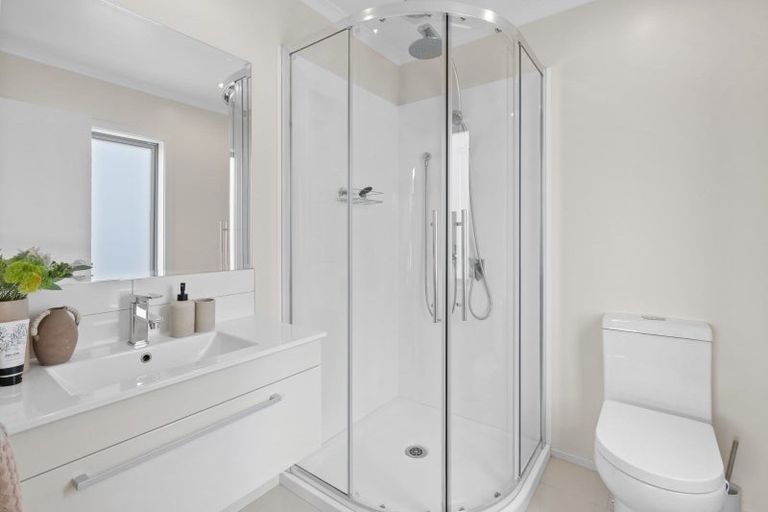 Photo of property in 10 Mewburn Rise, Karori, Wellington, 6012