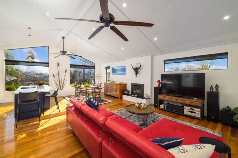 Photo of property in 237 Fifield Terrace, Opawa, Christchurch, 8023