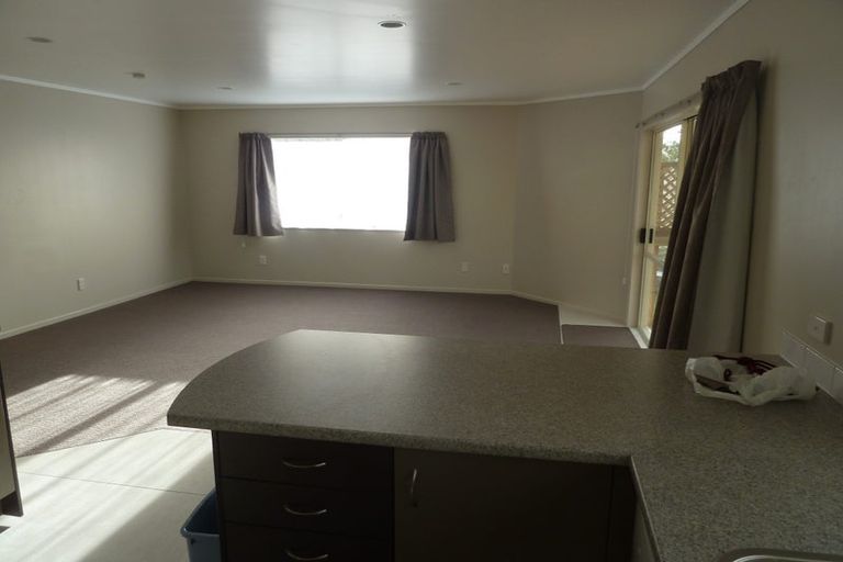 Photo of property in 68a Awaroa Road, Sunnyvale, Auckland, 0612