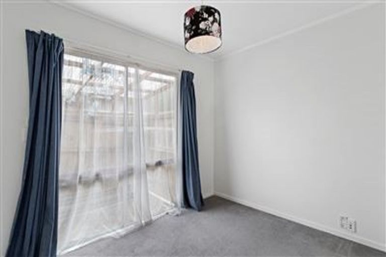 Photo of property in 1/111 Tirimoana Road, Te Atatu South, Auckland, 0602