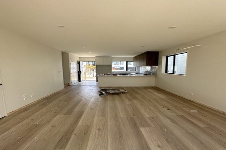 Photo of property in 49 Survila Street, Papakura, 2110