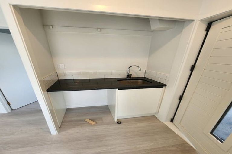 Photo of property in 25 Caspian Close, New Lynn, Auckland, 0600