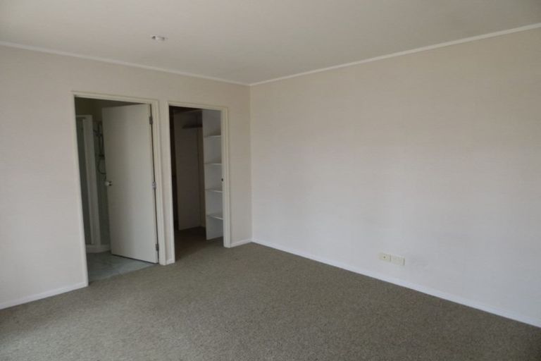 Photo of property in 72 Kingdale Road, Henderson, Auckland, 0610