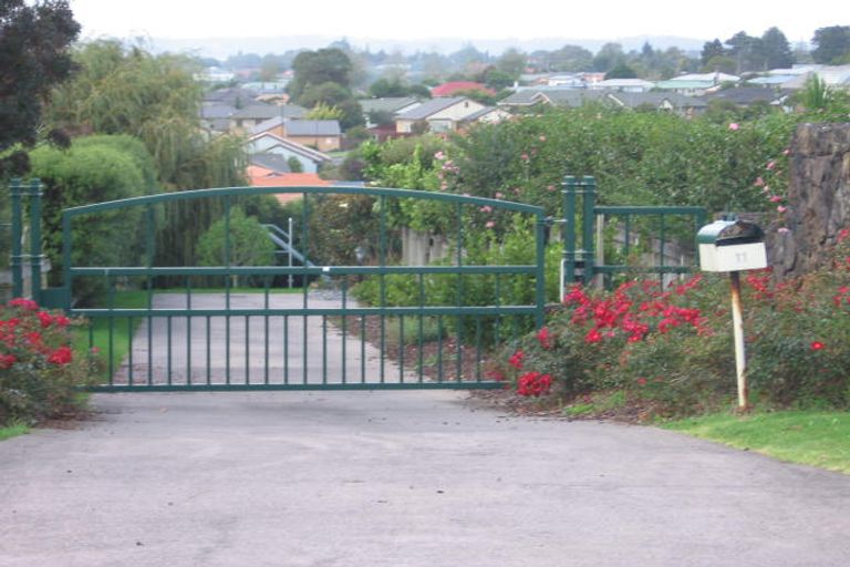 Photo of property in 11 Burgundy Park Avenue, Henderson, Auckland, 0612