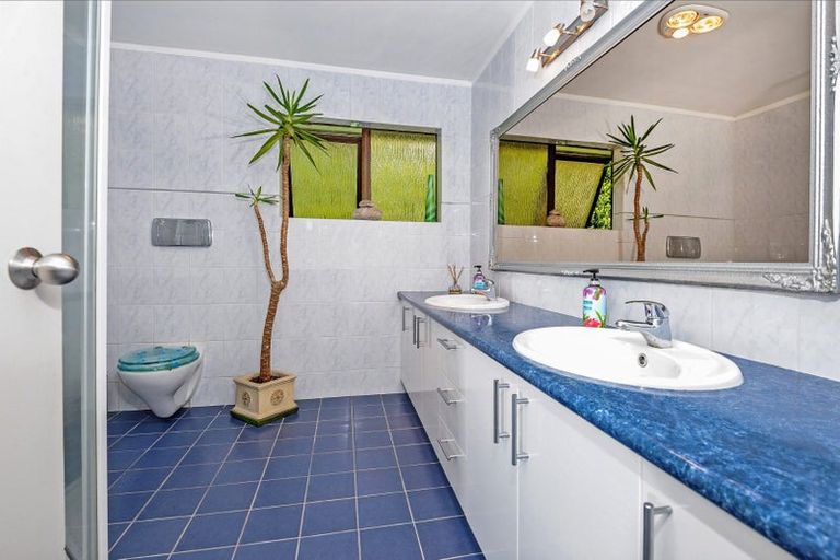 Photo of property in 2/22 Diorella Drive, Clover Park, Auckland, 2019