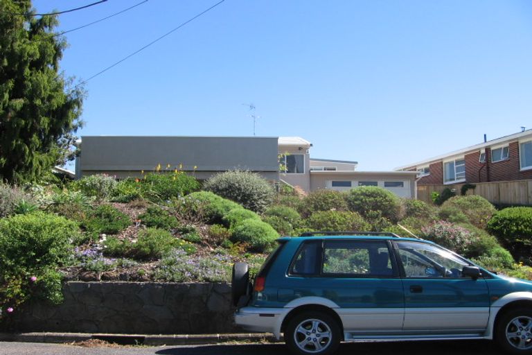 Photo of property in 11 Currey Crescent, Milford, Auckland, 0620