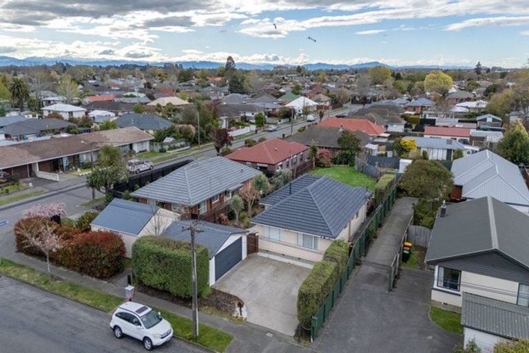 Photo of property in 43 Daniels Road, Redwood, Christchurch, 8051