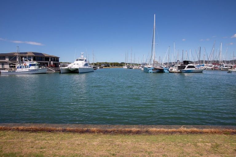 Photo of property in 16 Finch Street, One Tree Point, 0118