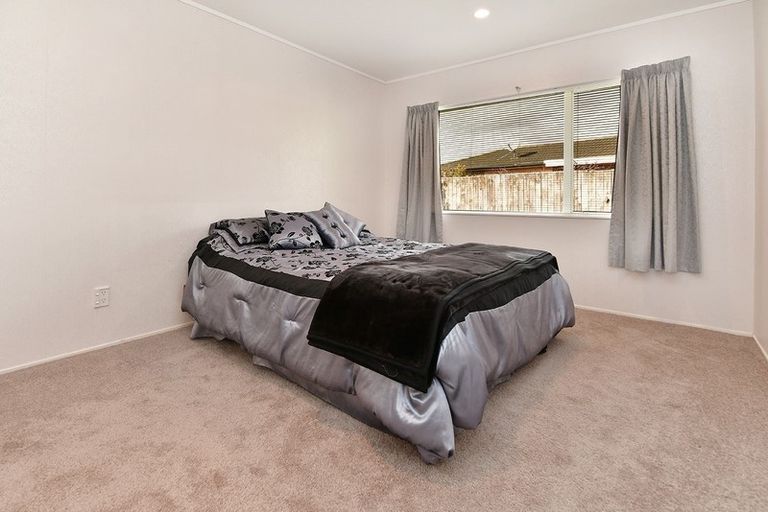 Photo of property in 113 Lakeside Drive, Orewa, 0931