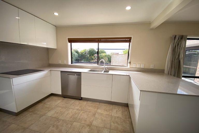 Photo of property in 7 Kadina Place, Botany Downs, Auckland, 2010