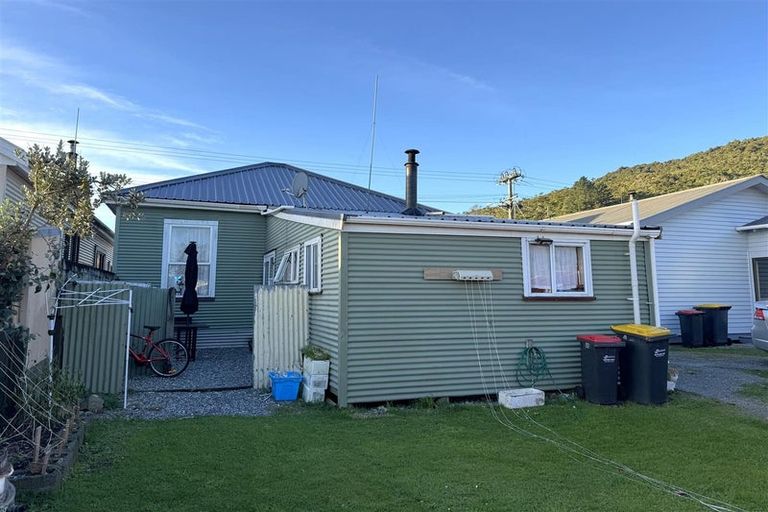 Photo of property in 12 Murray Street, Greymouth, 7805