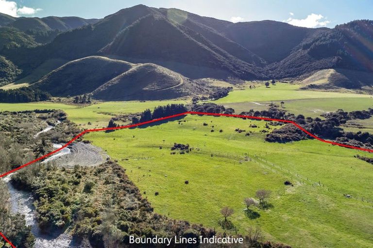 Photo of property in 52 Cross Creek Road, Western Lake, Featherston, 5773