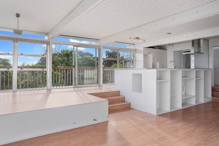 Photo of property in 28 Mayall Avenue, Beach Haven, Auckland, 0626
