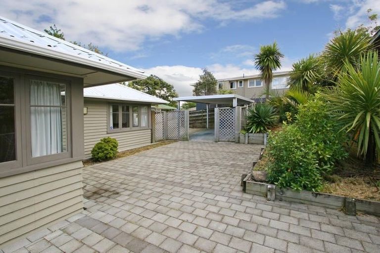 Property details for 243a Glengarry Road, Glen Eden, Auckland, 0602
