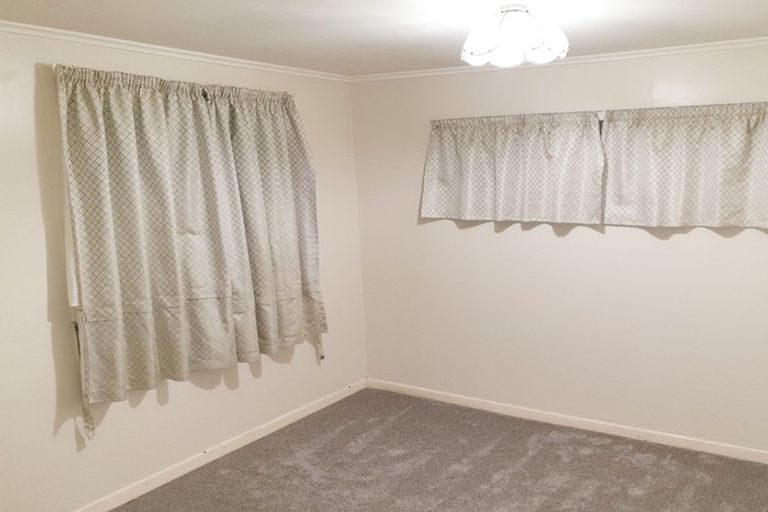 Photo of property in 1/64 Hogans Road, Glenfield, Auckland, 0629