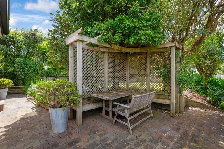 Photo of property in 1/33 Masterton Road, Rothesay Bay, Auckland, 0630