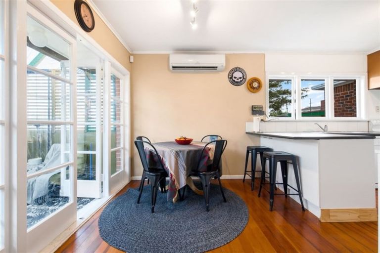 Photo of property in 104 Lincoln Park Avenue, Massey, Auckland, 0614