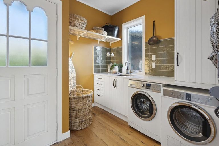 Photo of property in 53 Seaview Road, Paremata, Porirua, 5024