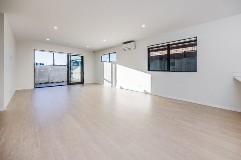 Photo of property in 126 Pepene Avenue, Takanini, 2112