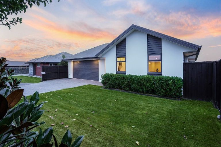 Photo of property in 55 Sequoia Way, Rangiora, 7400