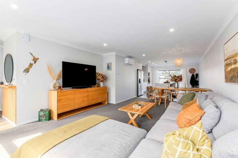Photo of property in 53 Karearea Avenue, Kenepuru, Porirua, 5022