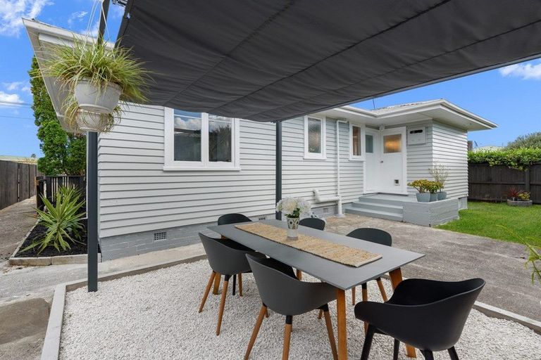 Photo of property in 13 Stokes Avenue, Te Atatu Peninsula, Auckland, 0610