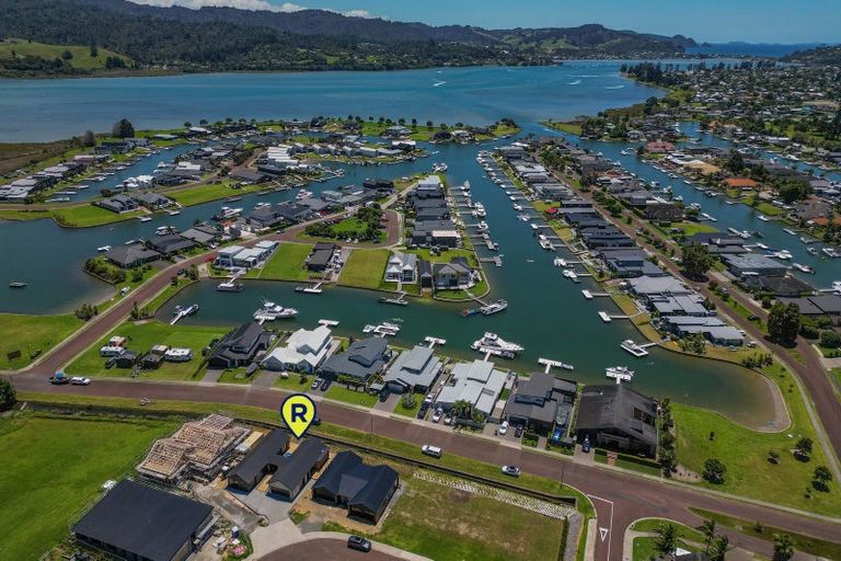Photo of property in 8 Ian Hopper Way, Pauanui, 3579