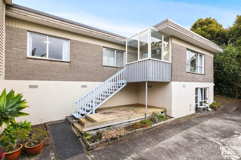 Photo of property in 1/66 Cockayne Crescent, Sunnynook, Auckland, 0620