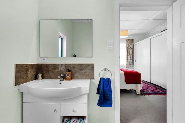 Photo of property in 4 Price Street, Westown, New Plymouth, 4310