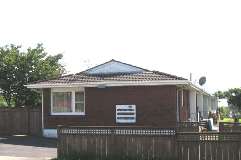 Photo of property in 9/27 Nikau Street, New Lynn, Auckland, 0600