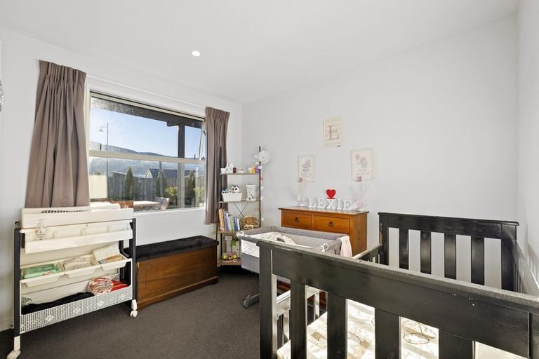 Photo of property in 12 Magnetic Place, Cromwell, 9310