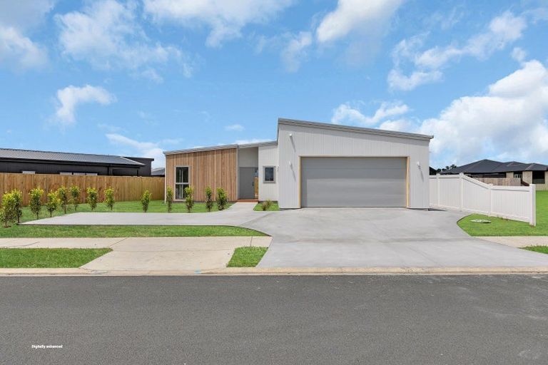 Photo of property in 111 Kaurinui Crescent, One Tree Point, 0118