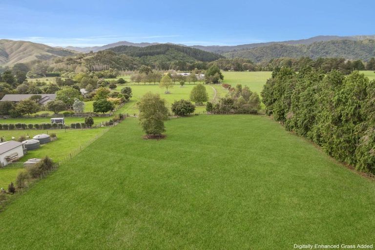 Photo of property in 424b Tararua Road, Levin, 5571