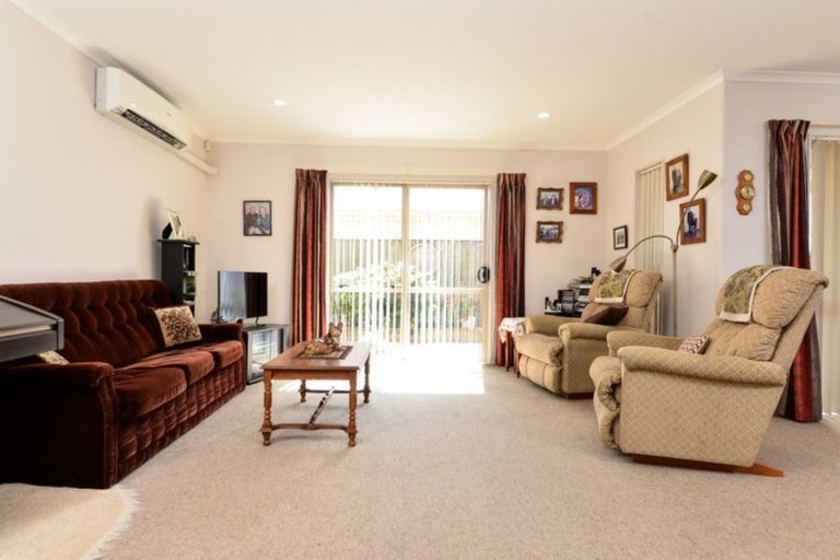 Photo of property in 2 Shrule Place, Huntington, Hamilton, 3210