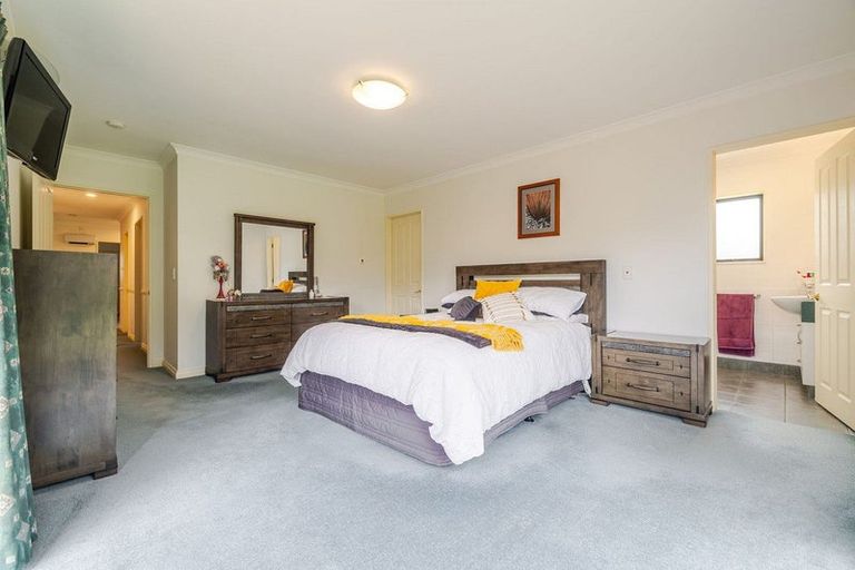 Photo of property in 62 Royal Oak Drive, Kelvin Grove, Palmerston North, 4414