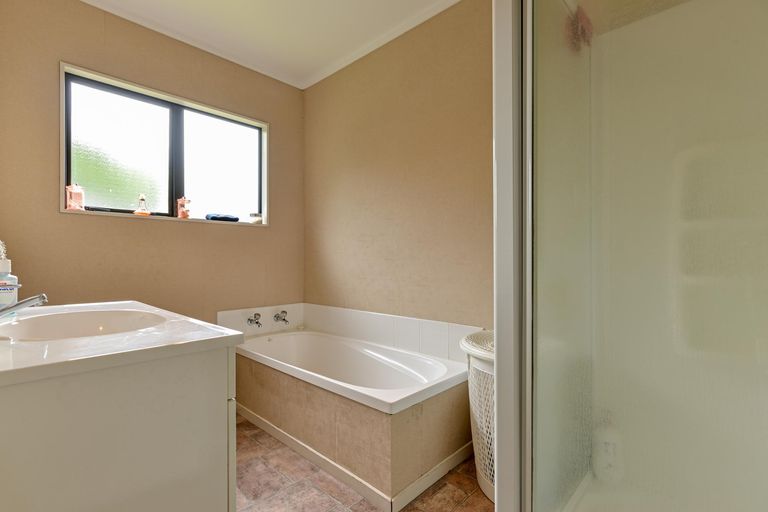 Photo of property in 28 Meridian Grove, Kelvin Grove, Palmerston North, 4414