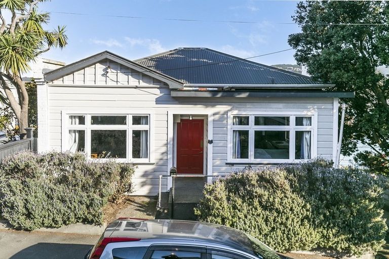 Photo of property in 60 Roxburgh Street, Mount Victoria, Wellington, 6011
