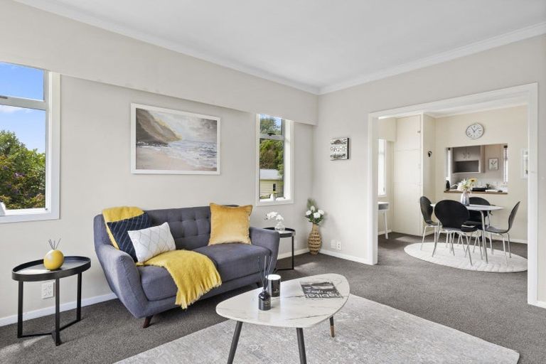 Photo of property in 6 Park Avenue, Tawa, Wellington, 5028