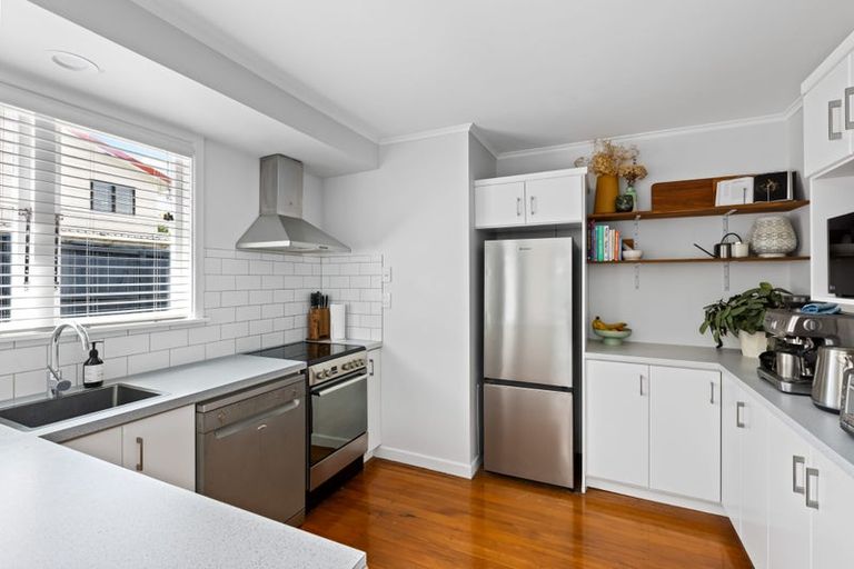 Photo of property in 15 Gill Avenue, Te Atatu Peninsula, Auckland, 0610