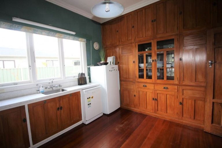 Photo of property in 2 Edward Street, Dannevirke, 4930