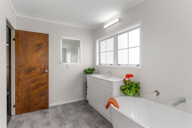 Photo of property in 138 Moana Anu Anu Avenue, Whangamata, 3620