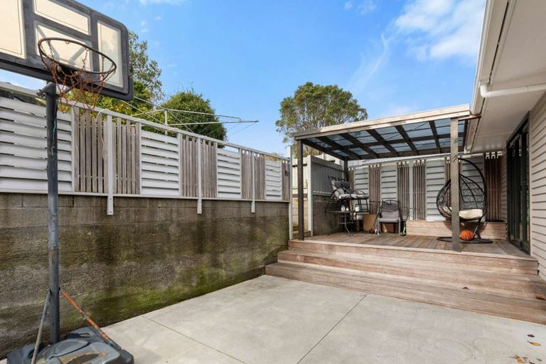 Photo of property in 57 Awanui Street, Merrilands, New Plymouth, 4312