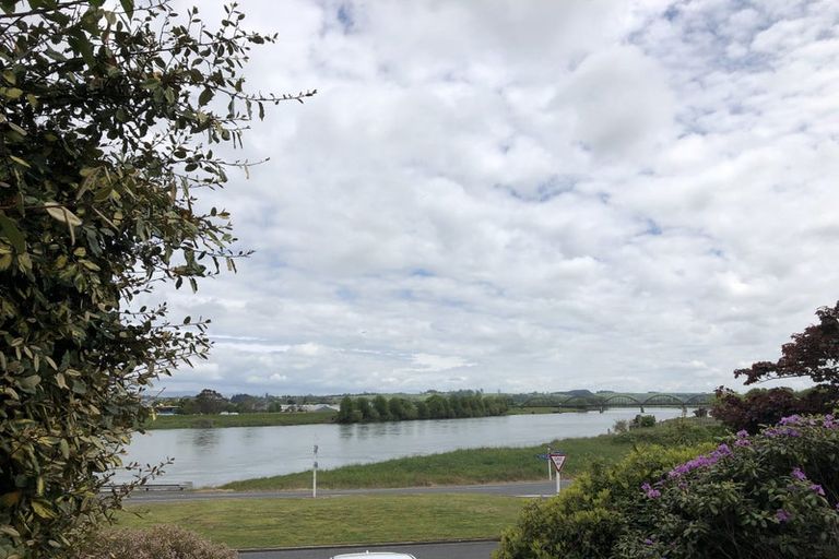 Photo of property in 1 Riverview Lane, Balclutha, 9230