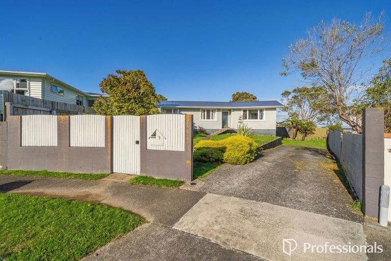 Photo of property in 5 Holly Grove, Maungaraki, Lower Hutt, 5010