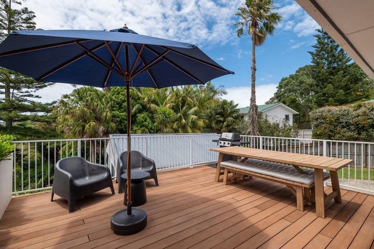 Photo of property in 1/17 Stanley Road, Glenfield, Auckland, 0629