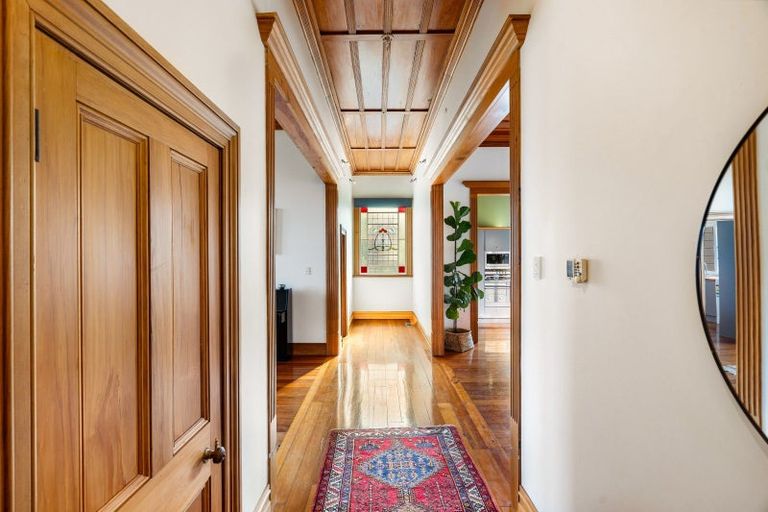 Photo of property in 6 Thompson Road, Bluff Hill, Napier, 4110