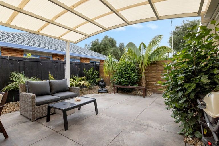 Photo of property in 10 Larisa Grove, Papamoa Beach, Papamoa, 3118