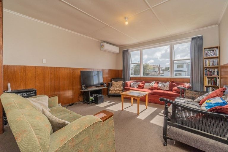 Photo of property in 19 Sheridan Drive, New Lynn, Auckland, 0600
